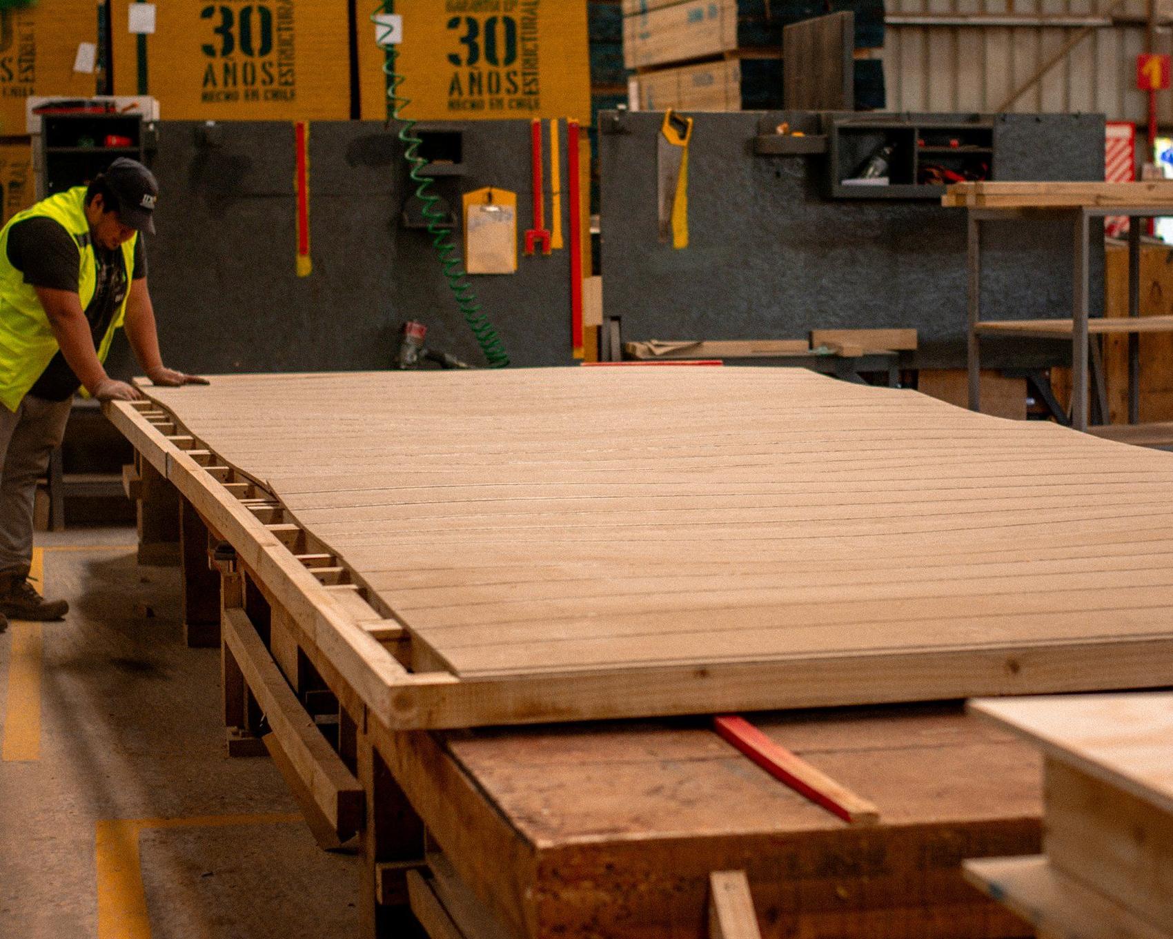 Panel forrado terminado sobre la mesa